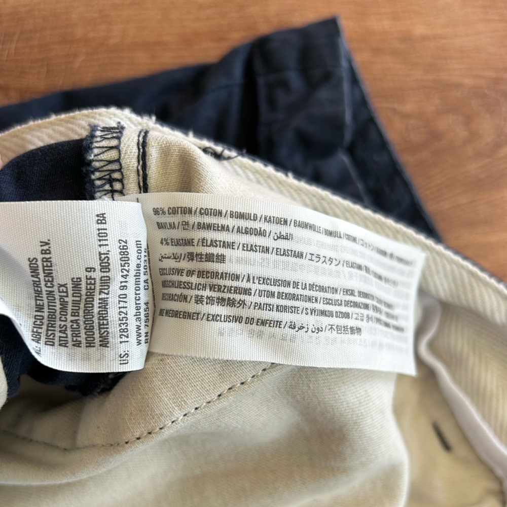 Abercrombie & Fitch Men’s Navy Classic Fit Short - Picture 5 of 8